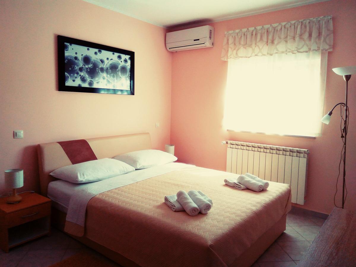 Aparthotel Viola Pjescana Uvala Exterior foto