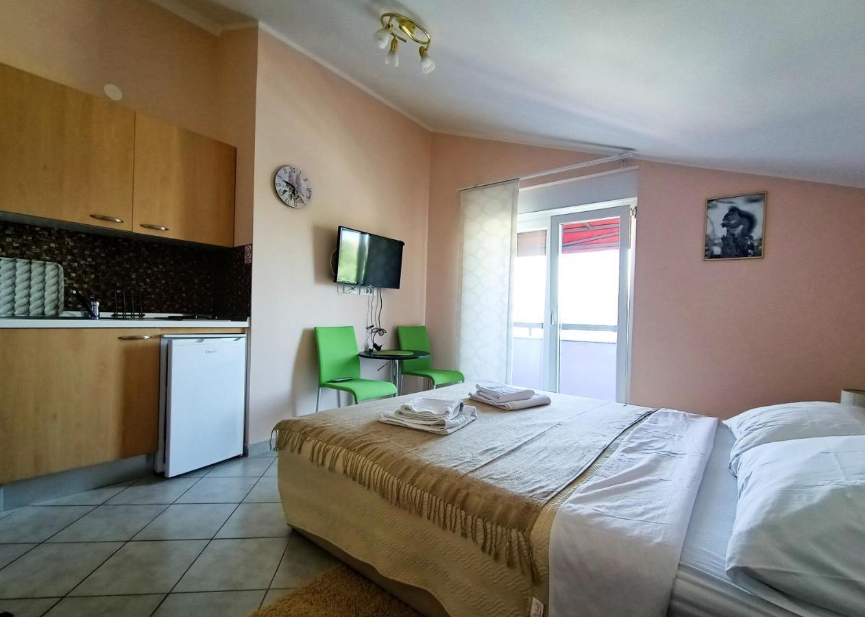 Aparthotel Viola Pjescana Uvala Exterior foto